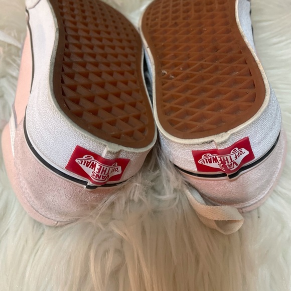 Light pink. Size 6. Great condition . Barely worn. - Picture 3 of 3